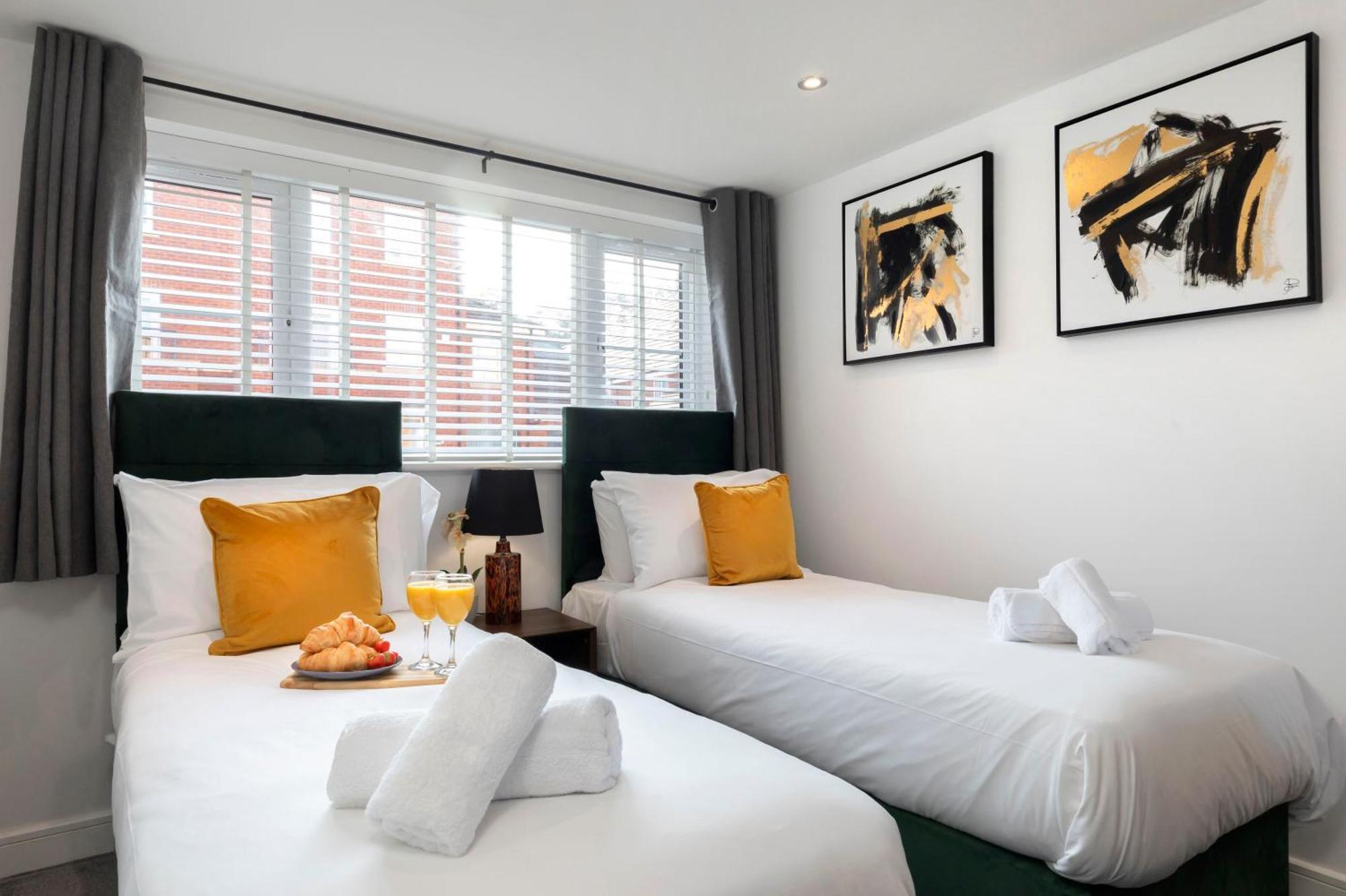 Private & Modern Close To Town * Cheltenham